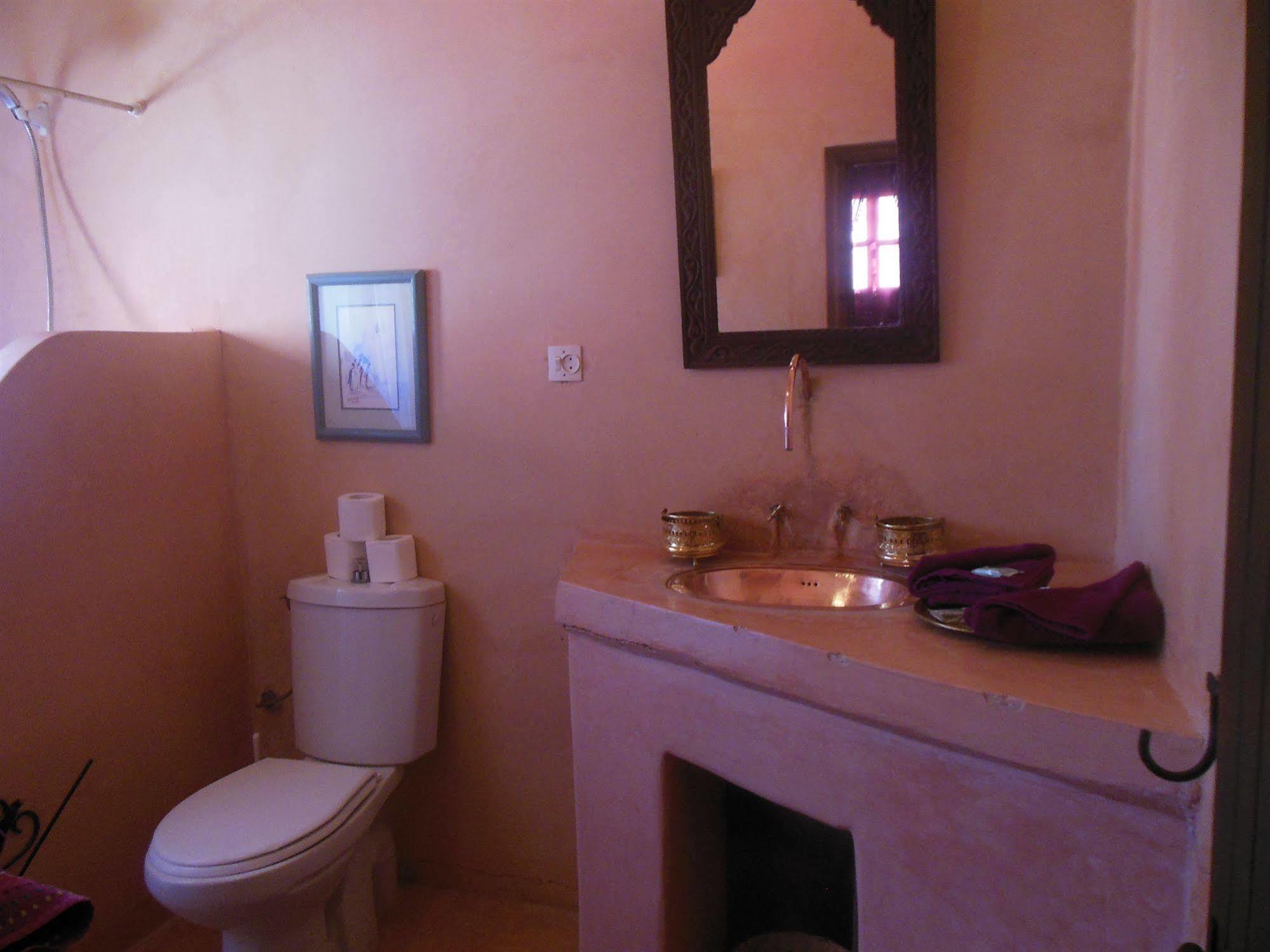 Bed and Breakfast Kasbah Du Peintre Ait Benhaddou Esterno foto