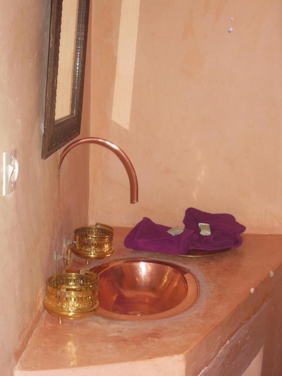 Bed and Breakfast Kasbah Du Peintre Ait Benhaddou Esterno foto